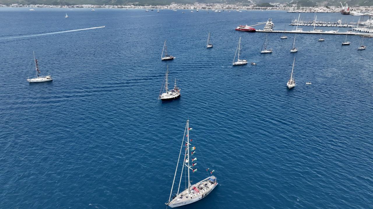 İsrail’in müdahalesine rağmen Sumud Filosu’ndan bazı tekneler Gazze yoluna devam ediyor