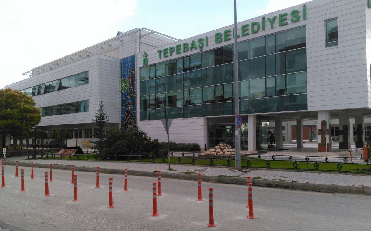Eskişehir’de Tepebaşı Belediyesine operasyon: Çok sayıda kişi gözaltında