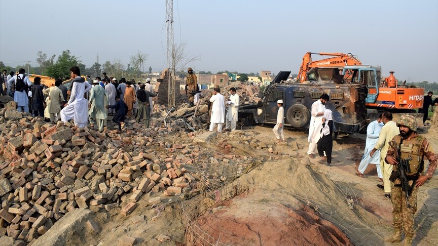 Pakistan’da polis noktasına saldırı: 15 ölü