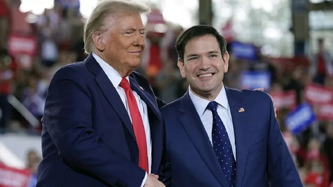 Trump: İran beyaz bayrağı sallamalı