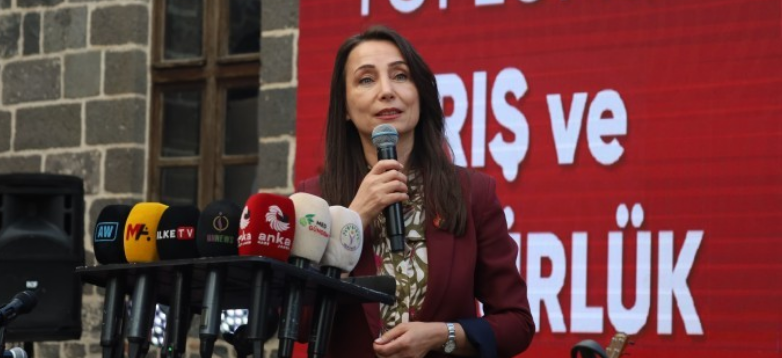 Tülay Hatimoğulları Toplumsal Barış ve Özgürlük Forumu’nda: Barış’ın sigortası hukuk, güvencesi de demokrasidir