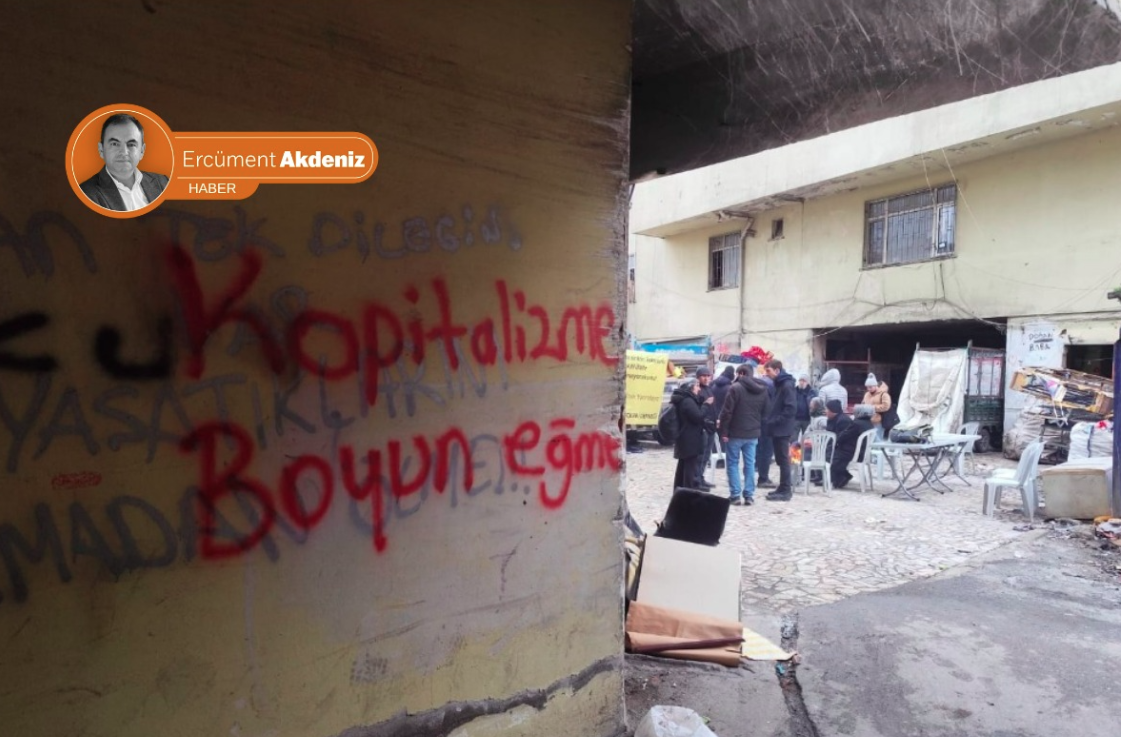 Geri dönüşüm işçilerinin bayramı: Depolara sıkıştılar, ailelerine gidemediler, birbirlerine sarılıyorlar