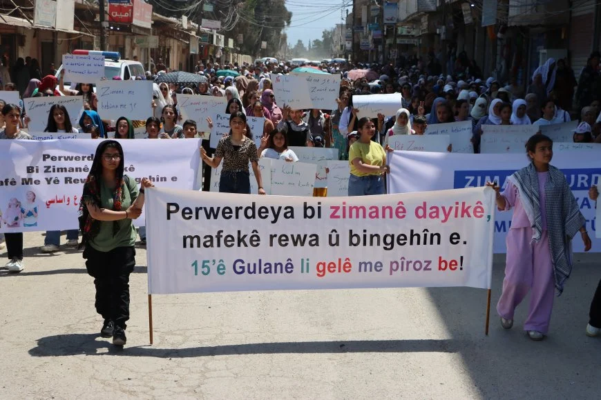 Rojava’da öğretmen ve öğrencilerden yürüyüş: ‘Kürtçe anayasal güvenceye alınsın’