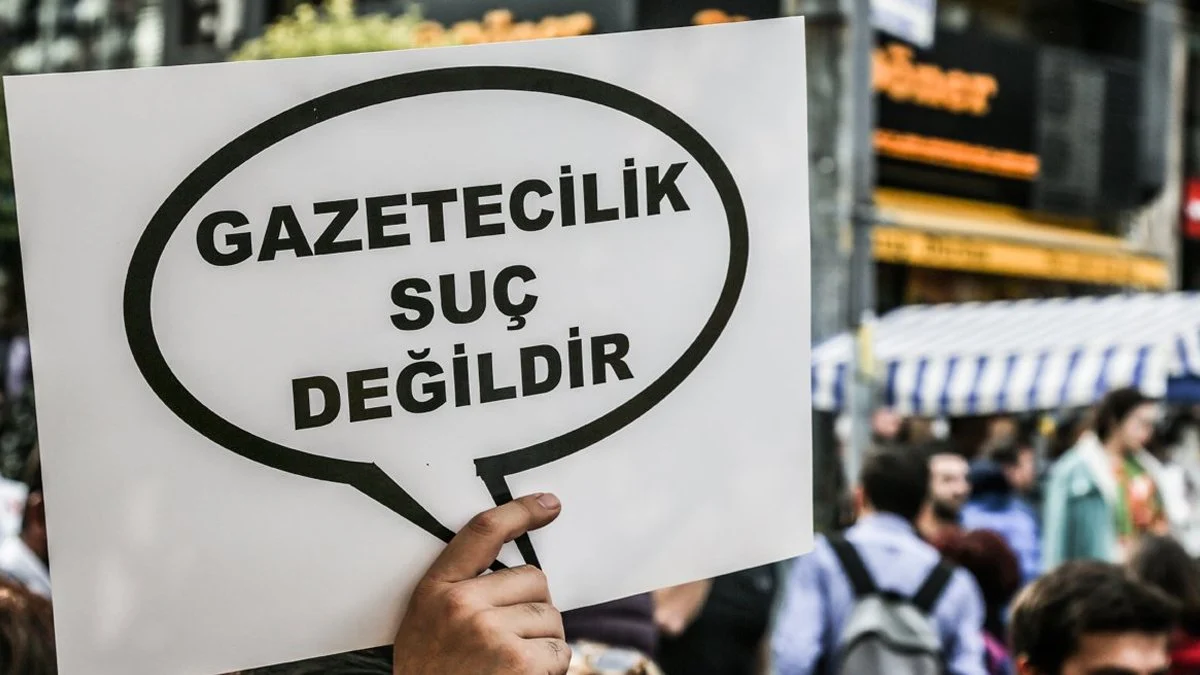 Tutuklu gazeteciler için Taksim’de buluşma çağrısı: ‘Gazetecilik suç değildir’