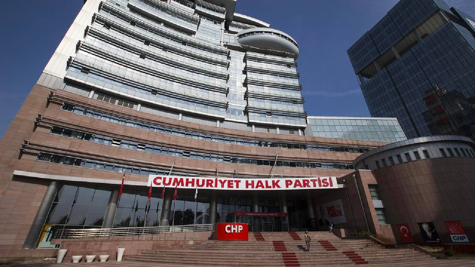Mutlak butlan sonrası CHP’de işten çıkarmalar sürüyor: Çalışanlar SMS’le işten çıkarıldı