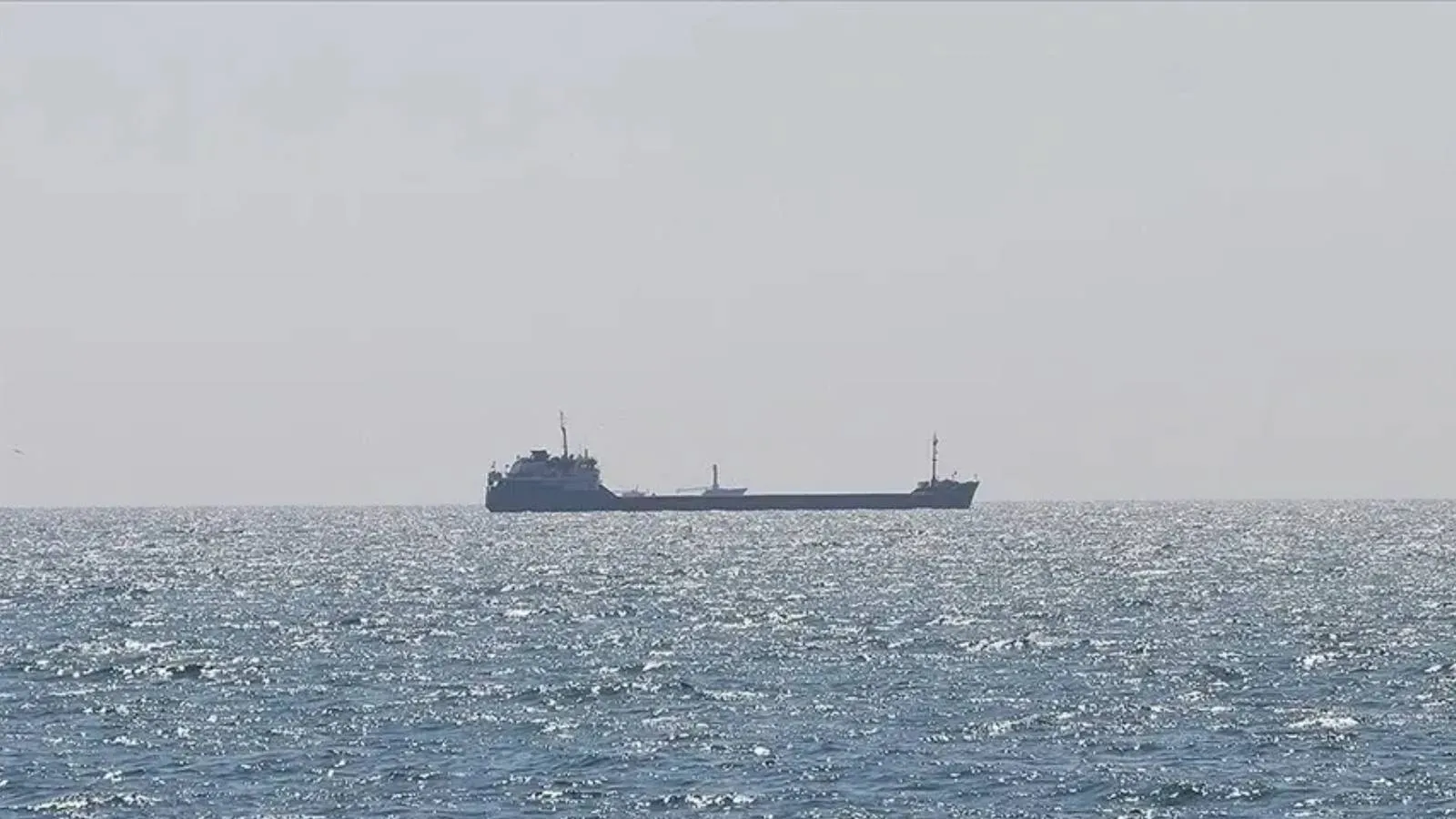 Karadeniz’de bir gemiye drone isabet etti: Yaralılar var