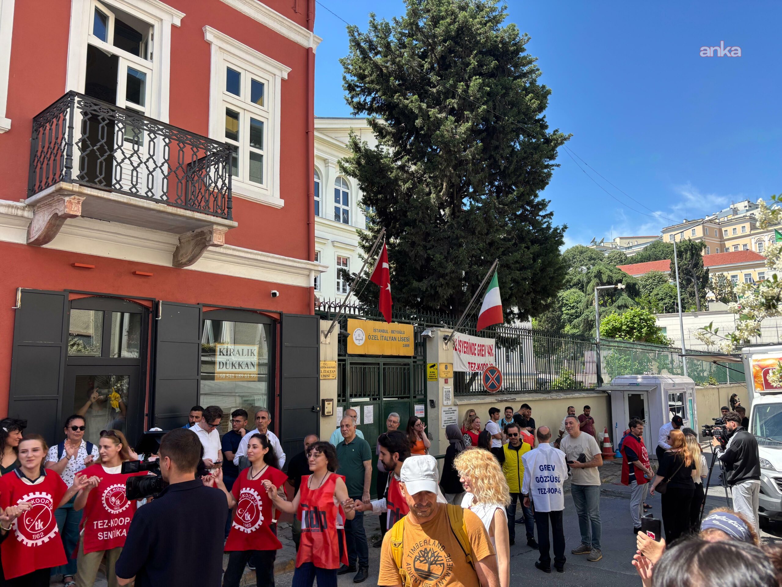Özel İtalyan Lisesi’ndeki öğretmenlerin grevi kazanımla sona erdi