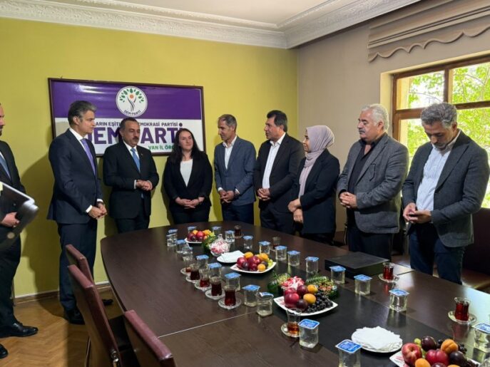 Erbil ve Duhok valilerinden DEM Parti’ye ziyaret