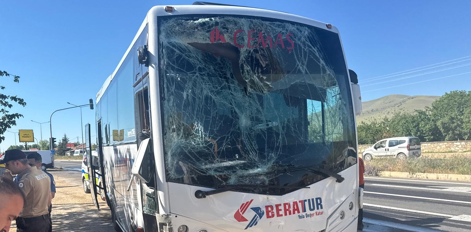 Kırşehir’de işçi servisleri kaza yaptı: 17 yaralı