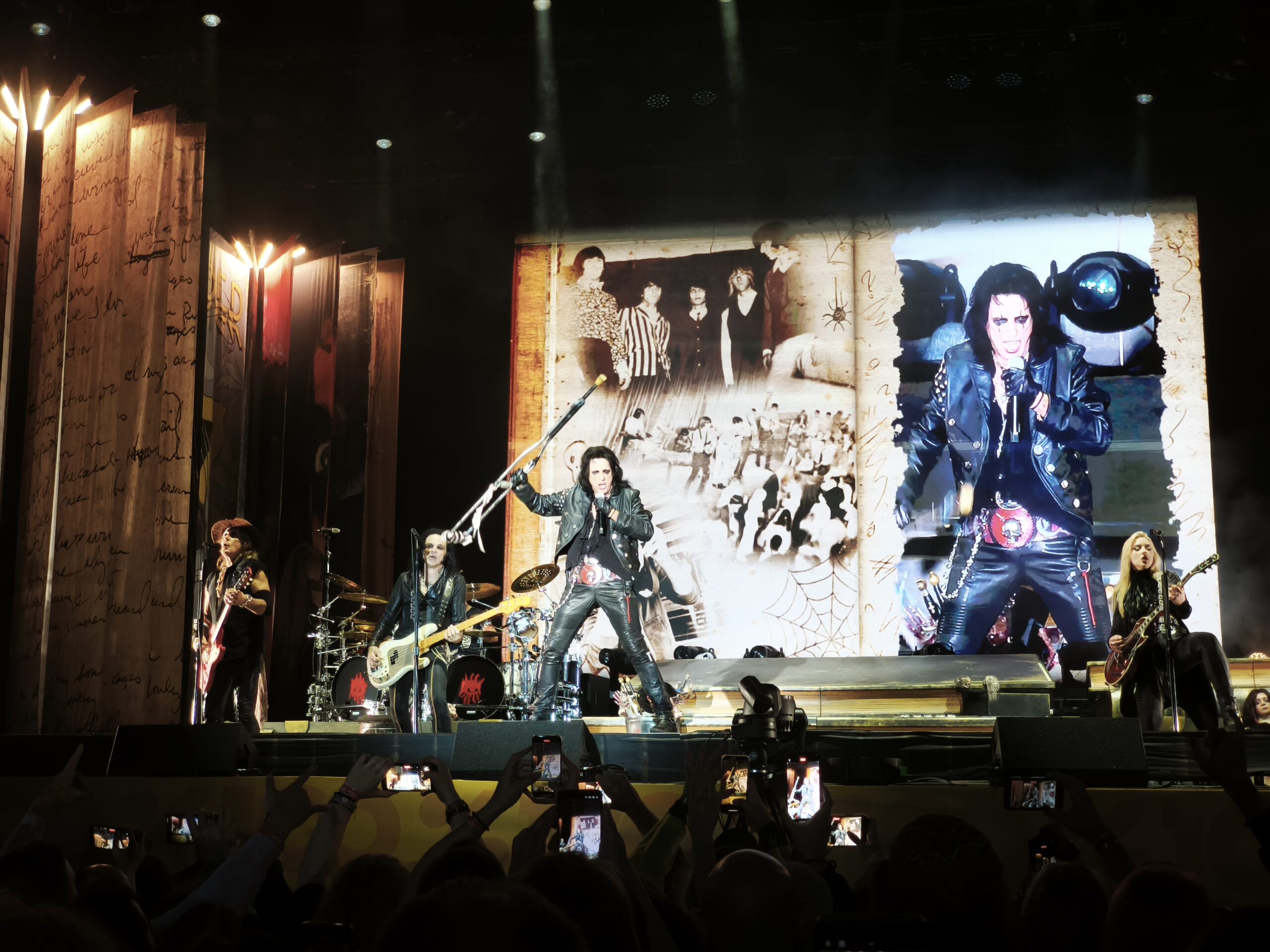İstanbul’da Rock efsanelerinden Alice Cooper fırtınası