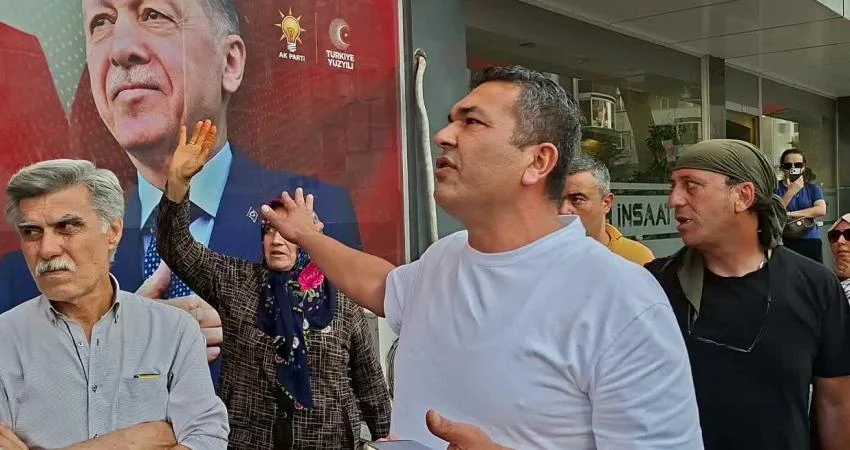 Osmaniye’de yıkım kararına karşı AK Parti İl Başkanlığı önünde eylem