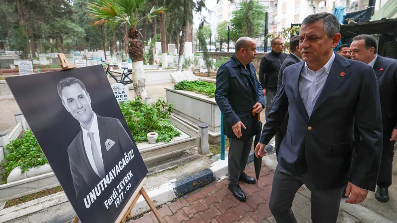 Özel, Ferdi Zeyrek anmasına katıldı: ‘Bu büyük acıya, onun yokluğuna katlanmak kolay değil’