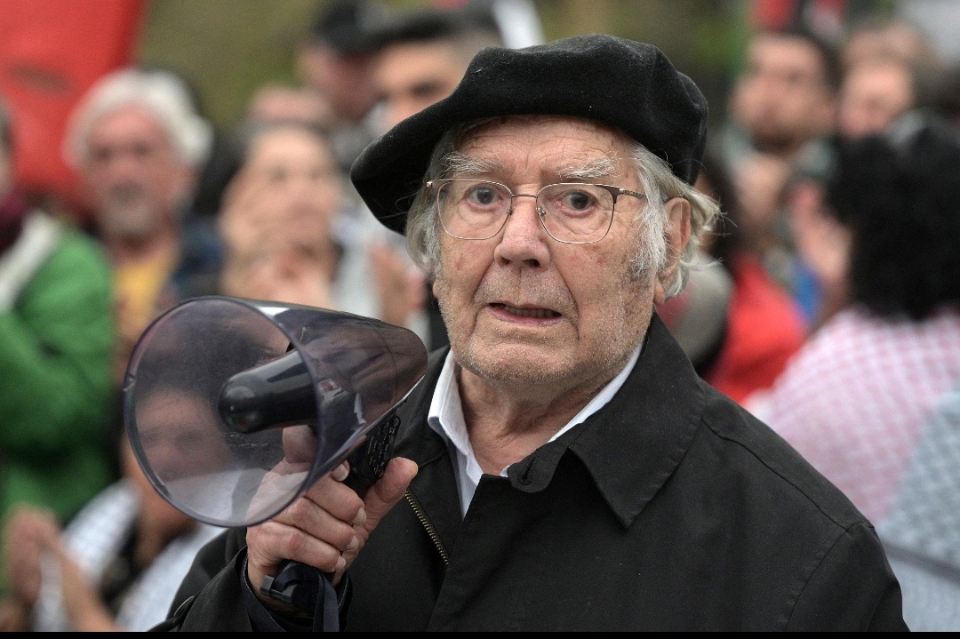 Nobel Barış Ödülü sahibi Adolfo Pérez Esquivel’den Plaza de Mayo’da açlık ve dua eylemi