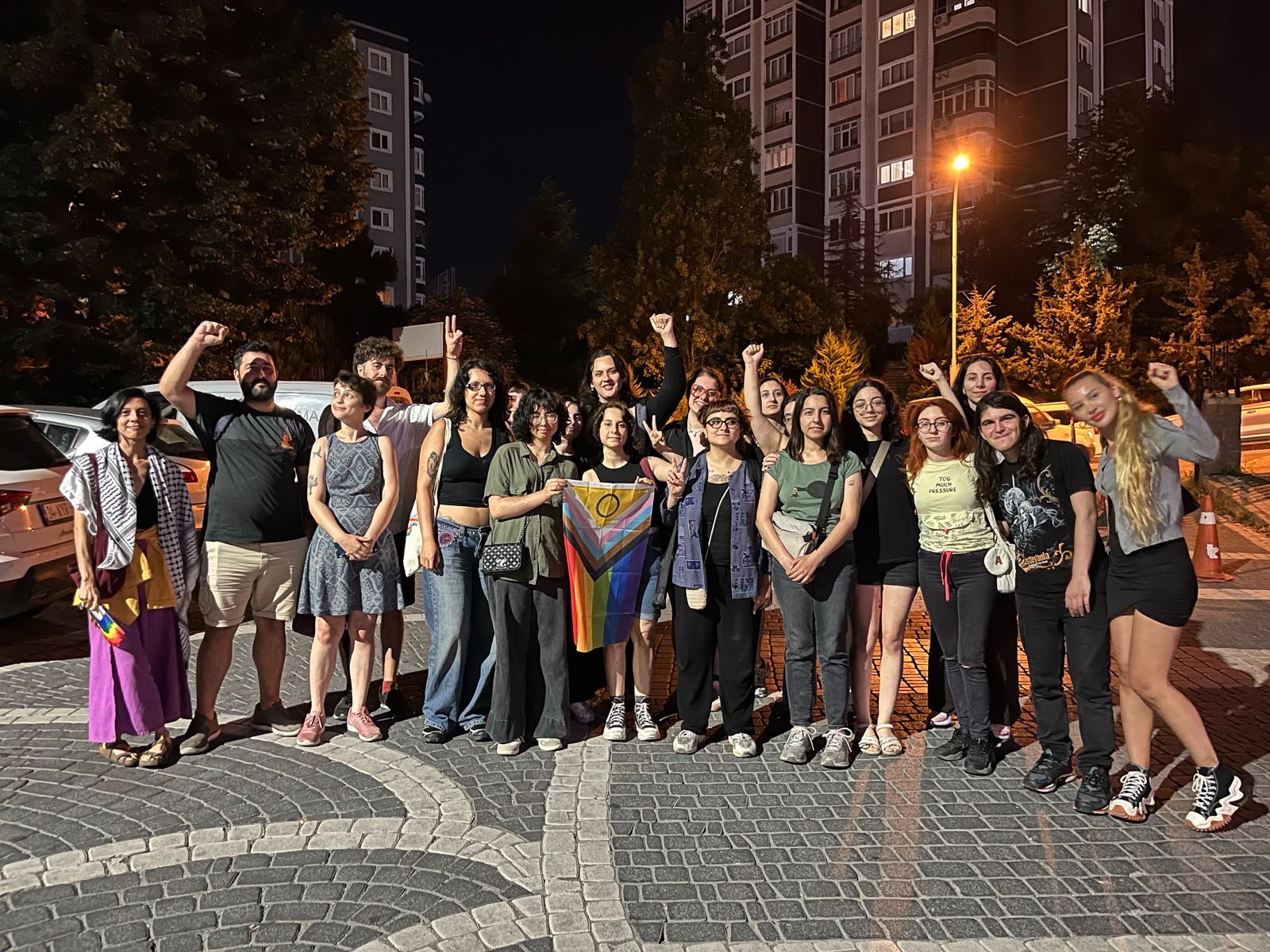 İstanbul LGBTİ+ Onur Yürüyüşü’nde gözaltına alınan 65 kişi serbest: ‘Birbirimize çıkan bir yol var’