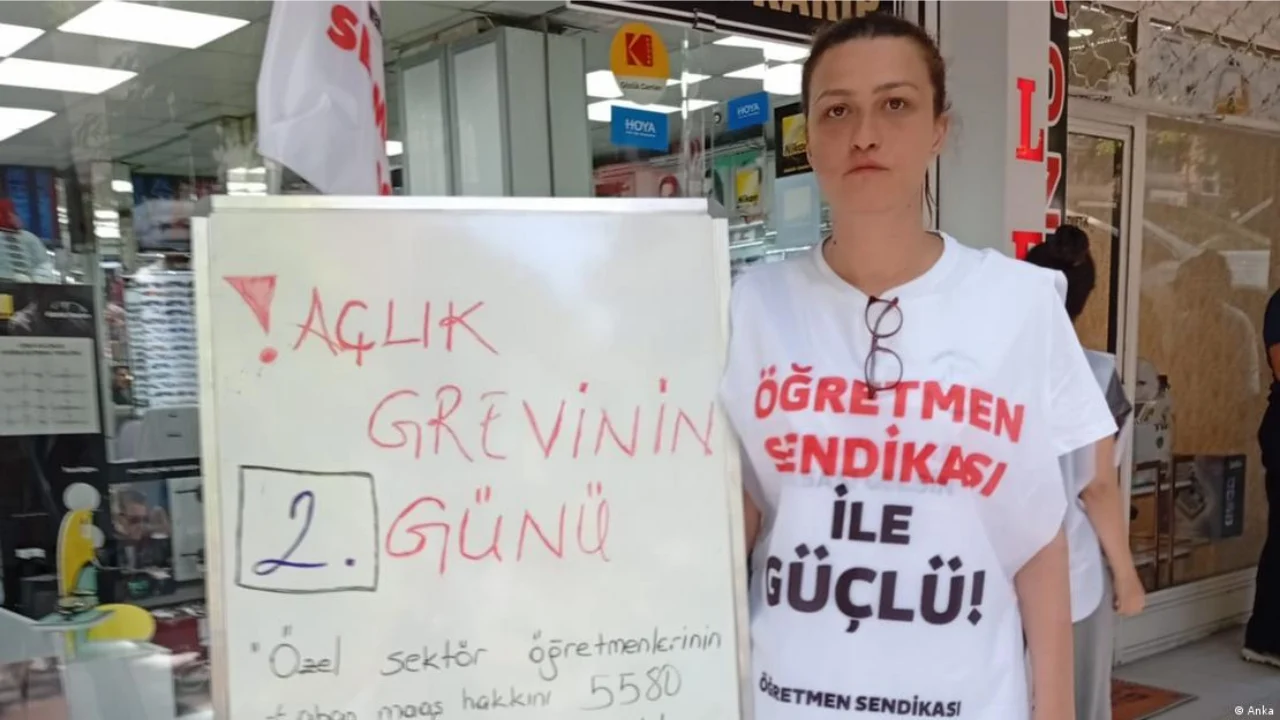 Ankara’da açlık grevi başlatan öğretmenler: Haklarımız verilmeden buradan ayrılmayacağız