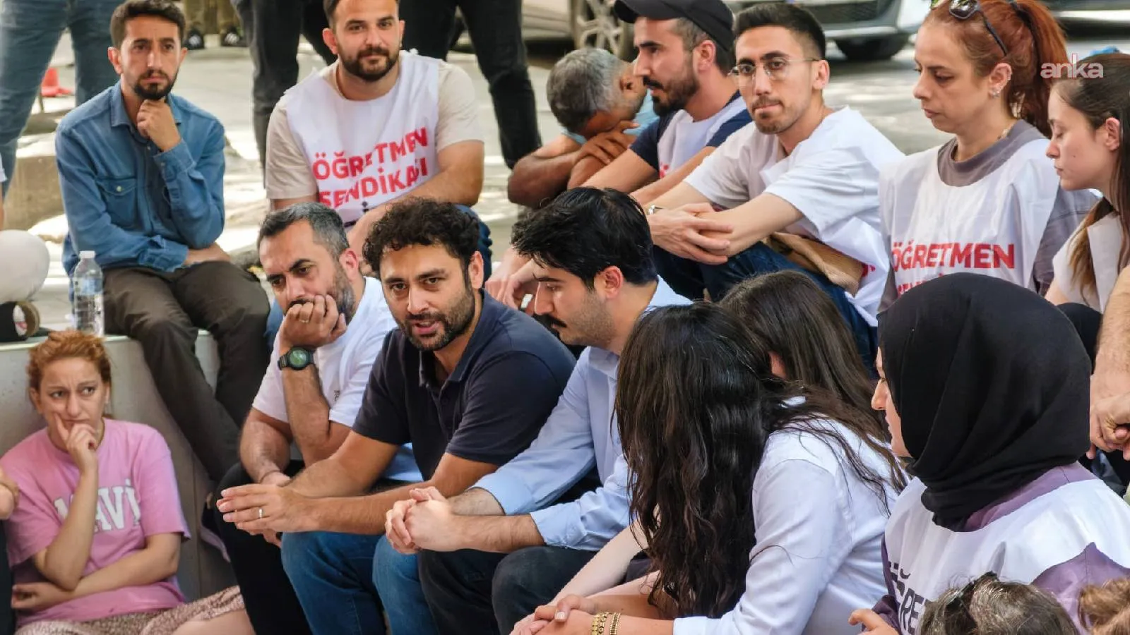 Ankara’da açlık grevi yapan öğretmenlerden iki kişi hastaneye kaldırıldı
