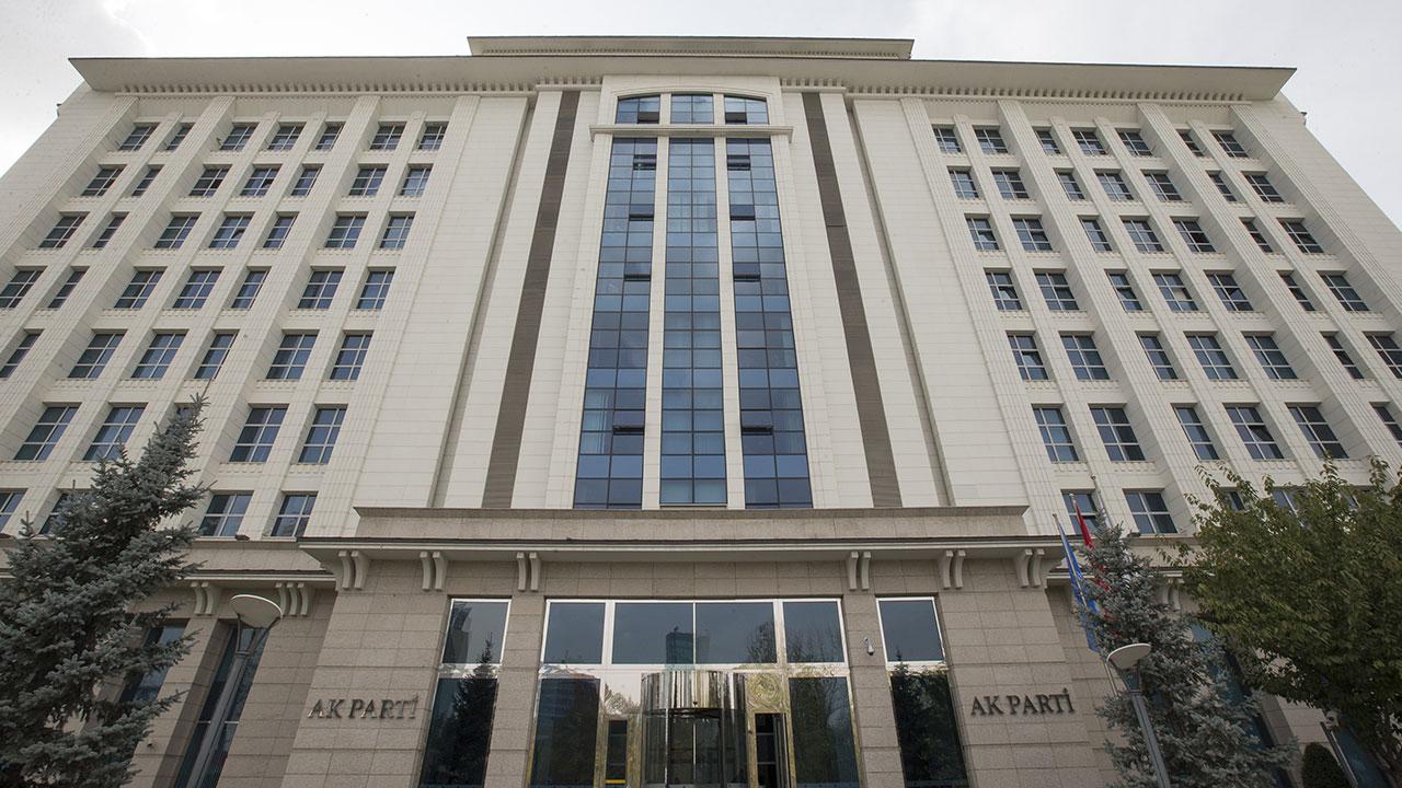 AK Parti’de dört il başkanı görevden alındı