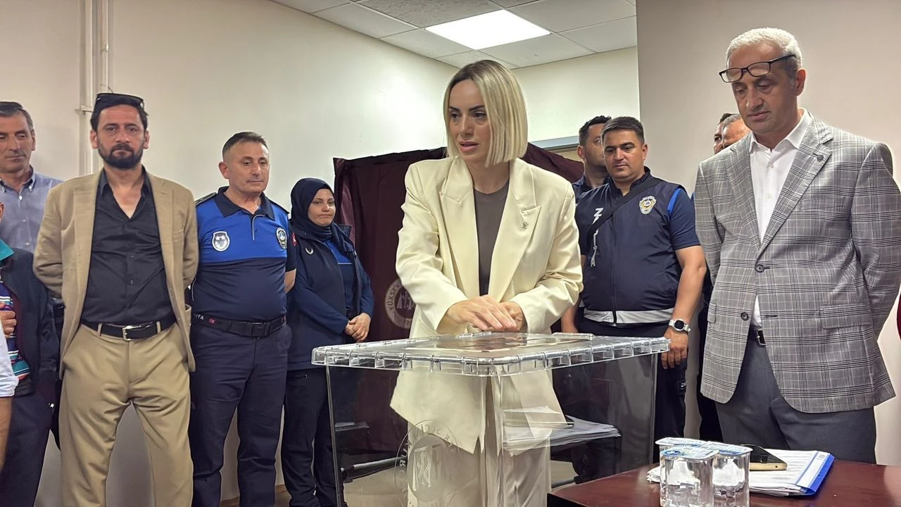 Başkan Albayrak tutuklanmıştı: Akçakoca Belediyesi AK Parti’ye geçti