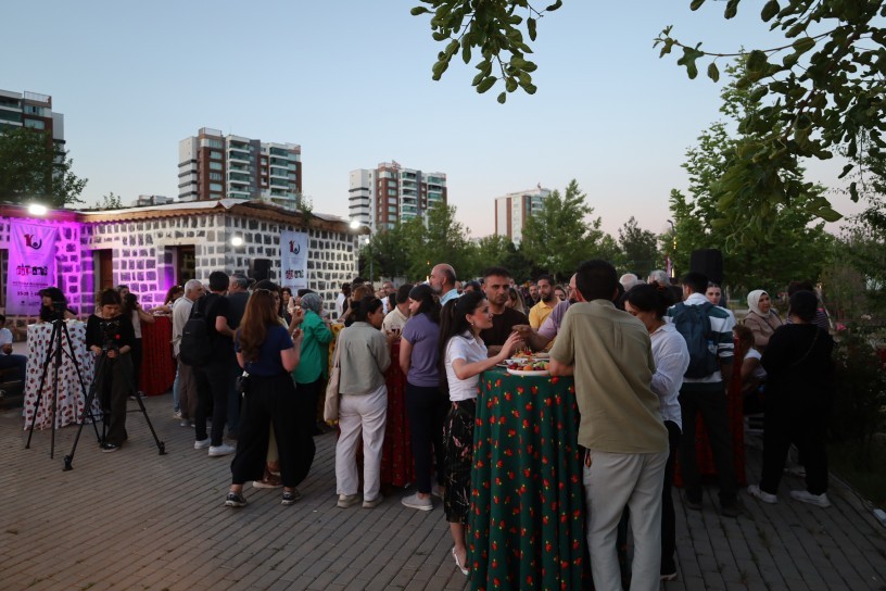 ‘Buradayız, ceviz ağacının nöbetindeyiz’: Amed Belgesel Film Festivali’nin lansmanı yapıldı