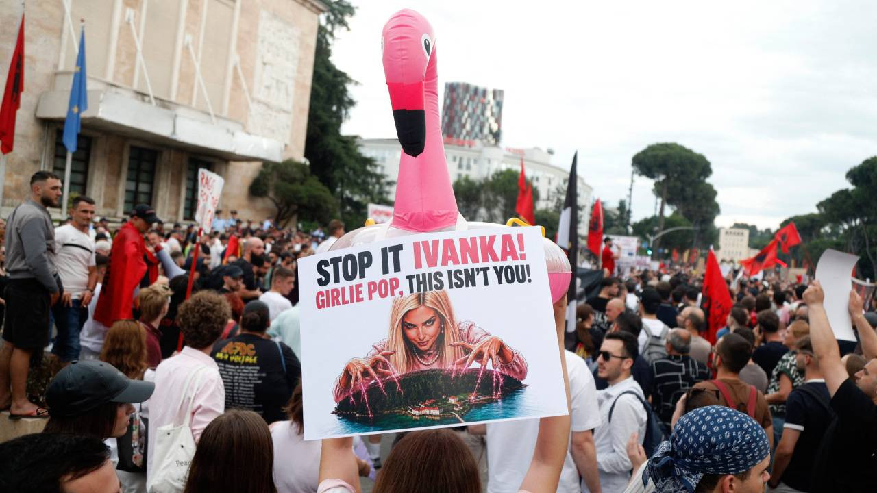 Arnavutluk’ta Kushner protestosu: Trump’ın damadının otel projesine binlerce kişiden tepki