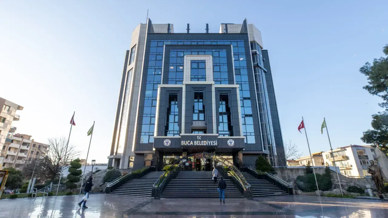 Buca Belediyesi’ne operasyon: Mevcut ve eski belediye başkanları gözaltına alındı