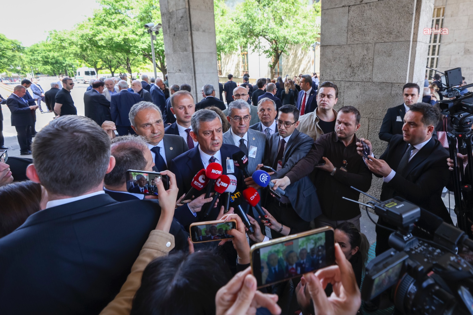 Özgür Özel: Kurultay için imzalar toplanmaya başladı