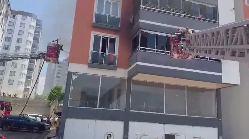 Kahramanmaraş’ta bir apartmanda korkunç yangın: 3 kişi hayatını kaybetti