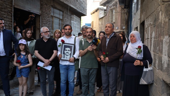 Gazeteci Hafız Akdemir katledildiği sokakta anıldı
