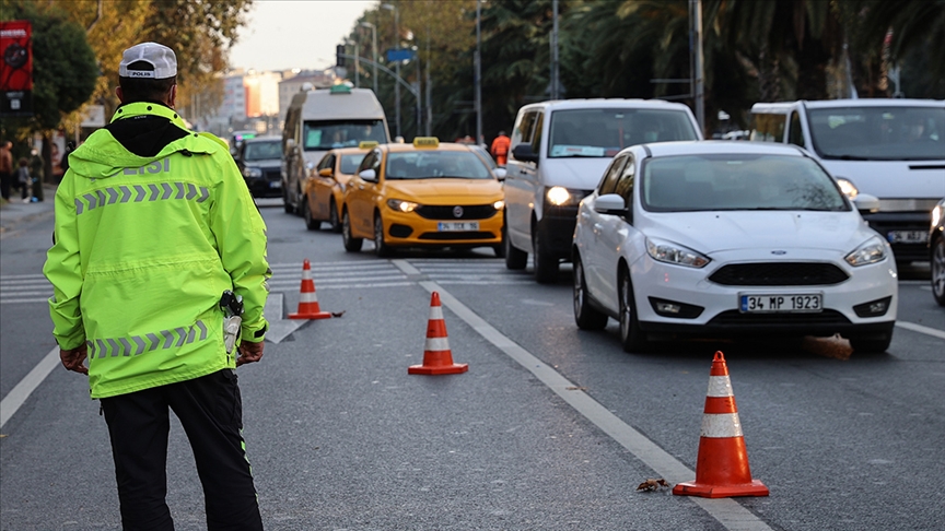 İstanbul’un 3 ilçesinde bu yollar trafiğe kapatıldı