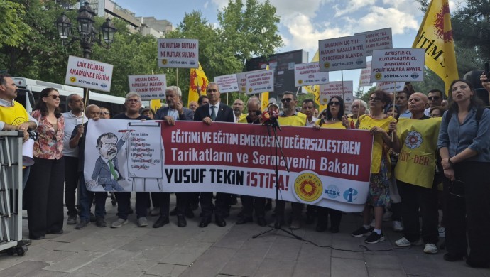 Yusuf Tekin’in bakanlıkta üçüncü yılı: Eğitim Sen MEB önündeydi