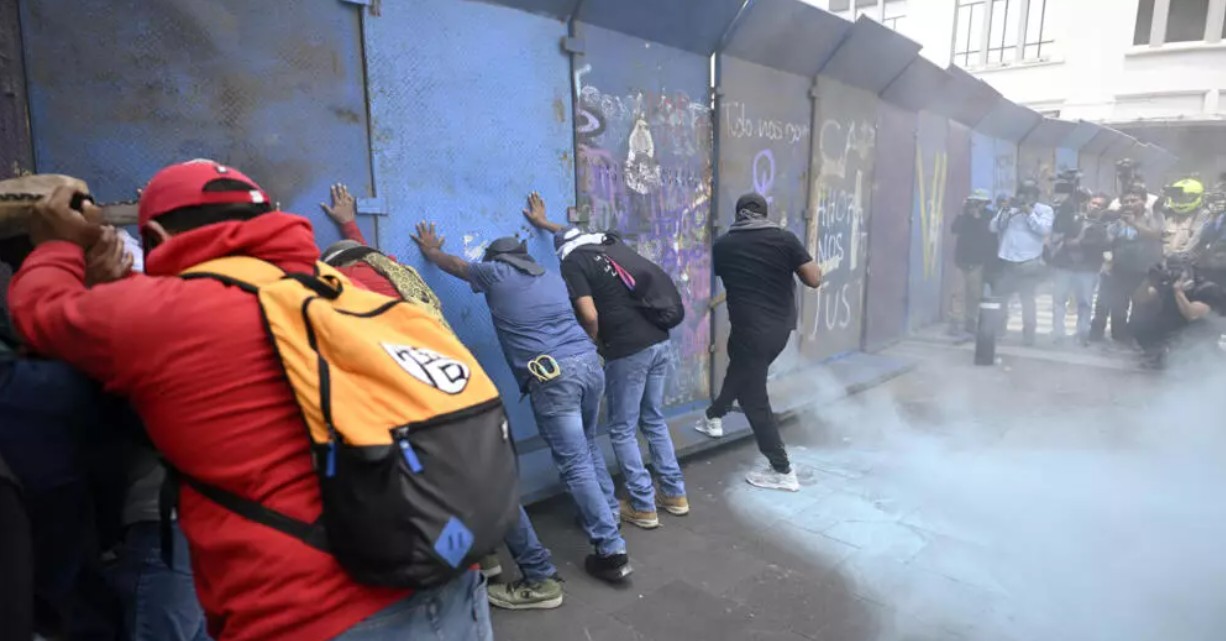 Dünya Kupası’na 10 gün kala Meksika’da eylemler: Süresiz greve giren öğretmenlere polis müdahalesi