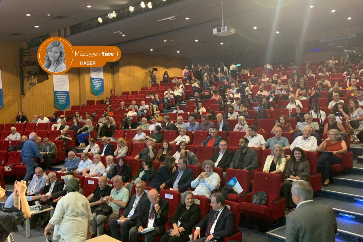 🔴 CANLI | “İkinci Yüzyılda Cumhuriyetin Demokratik Dönüşümü” konferansı başladı