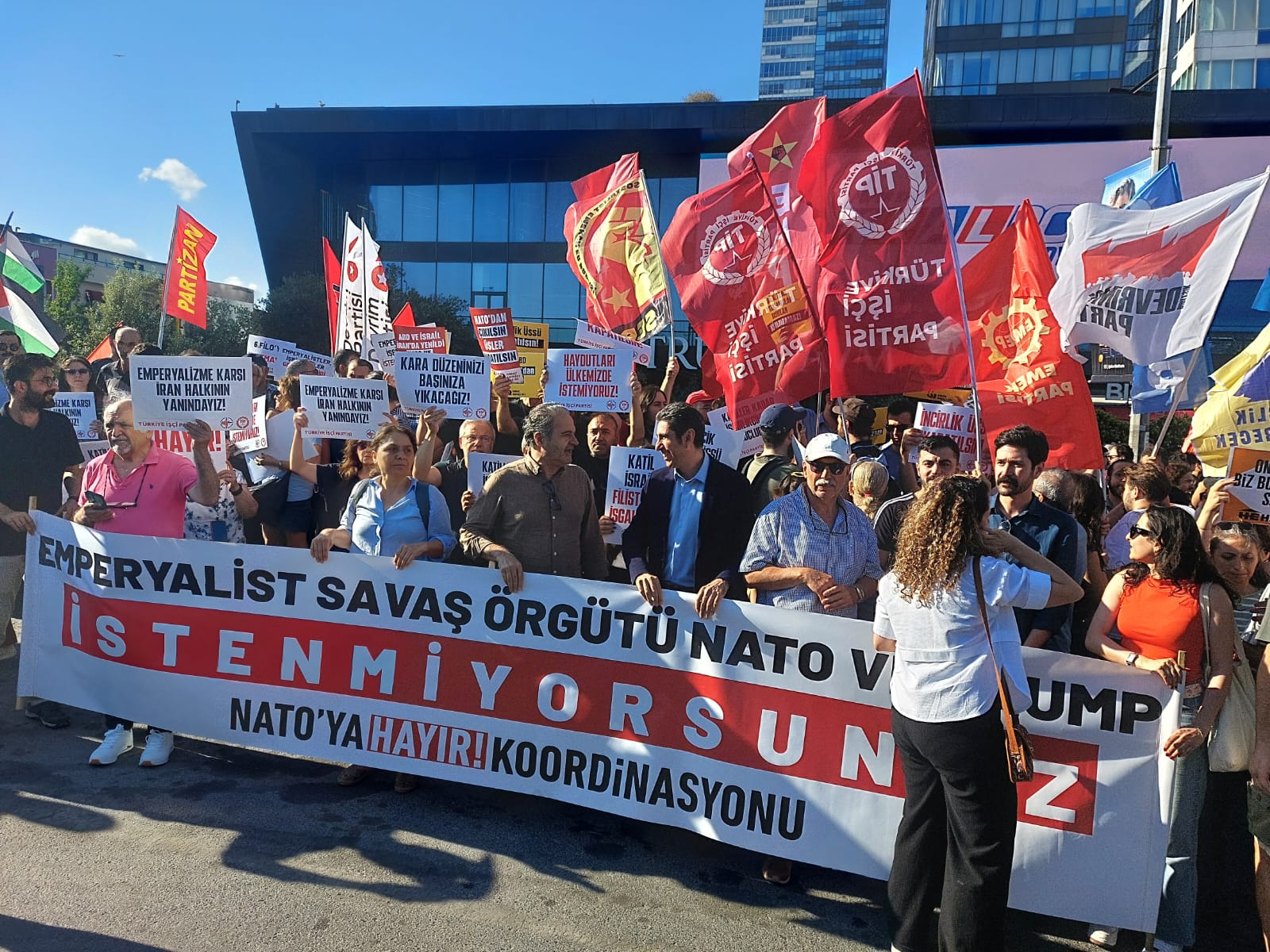 NATO Zirvesi’ne karşı İstanbul’da protesto