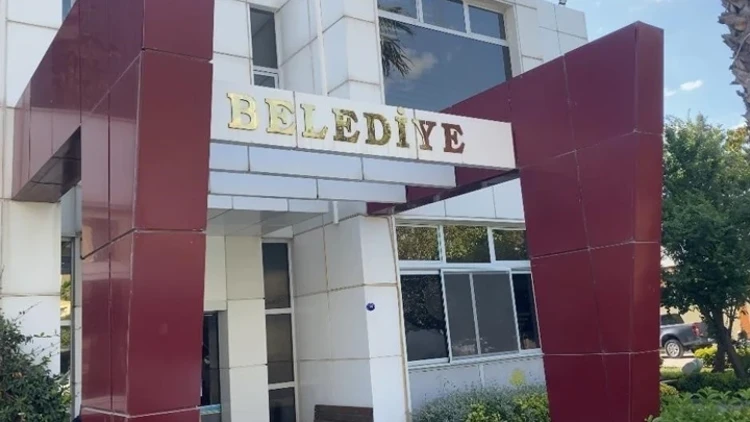 Seferihisar ve Balçova belediyelerine operasyon: Belediye başkanları dahil çok sayıda gözaltı