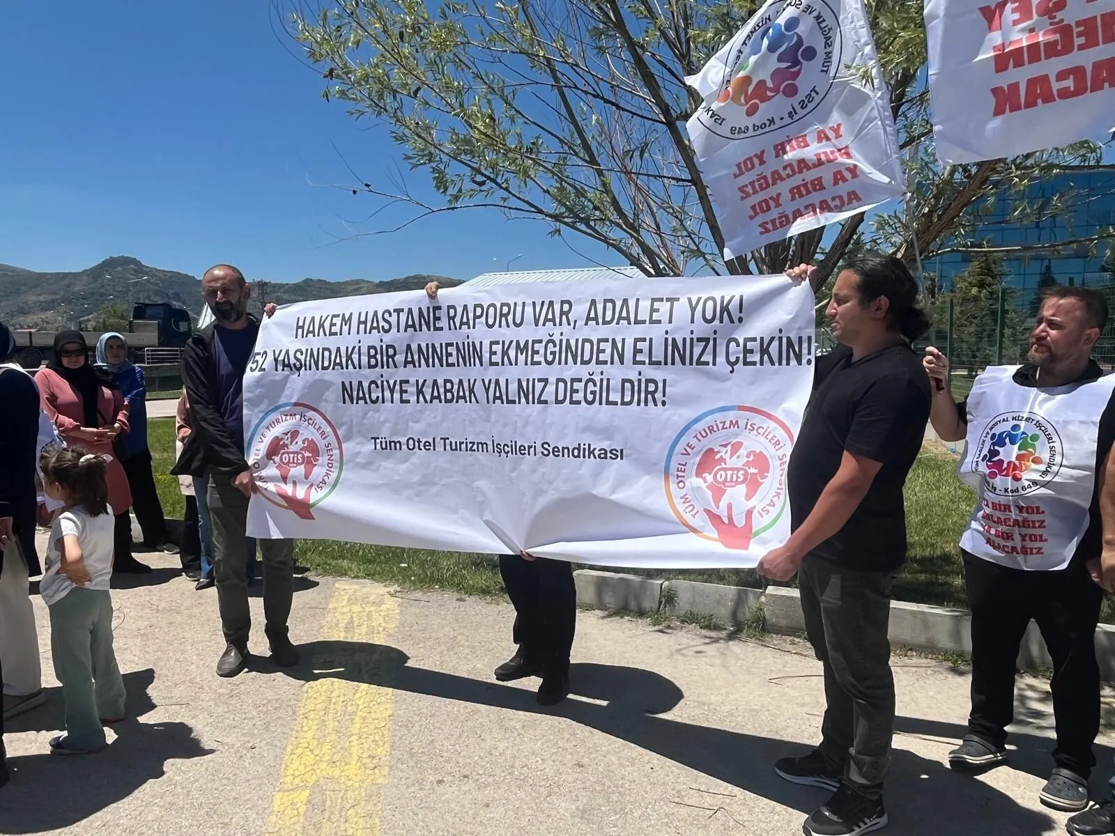 OTİS’ten Afyonkarahisar Gençlik ve Spor İl Müdürlüğü önünde açıklama: ‘Naciye Kabak yalnız değildir’