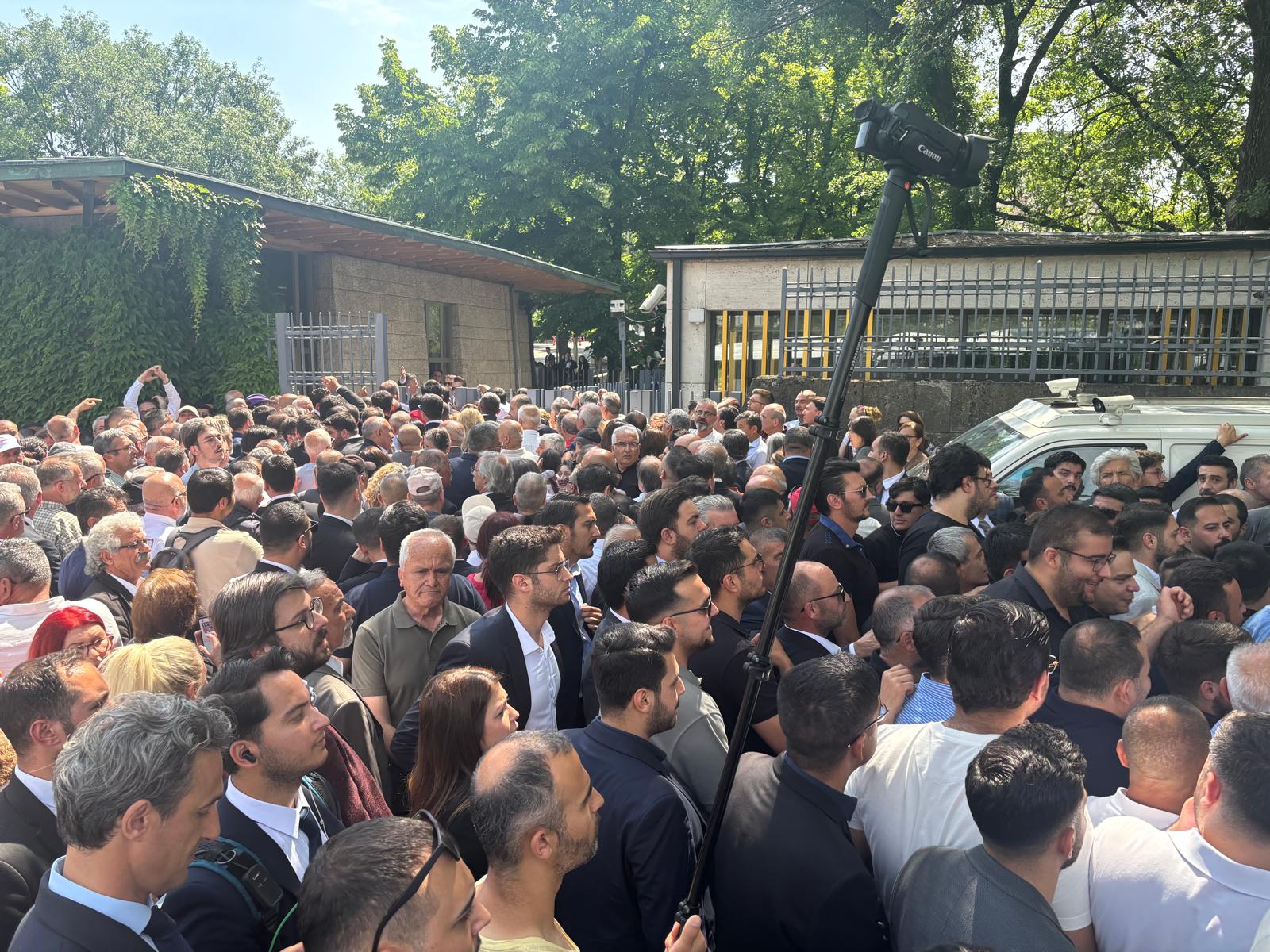 Özgür Özel Meclis’te