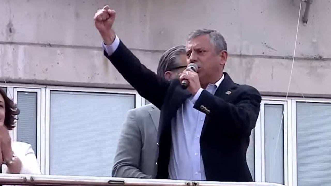 Özgür Özel Lüleburgaz’da Erdoğan’a seslendi: ‘Bu işin tam göbeğindesin’