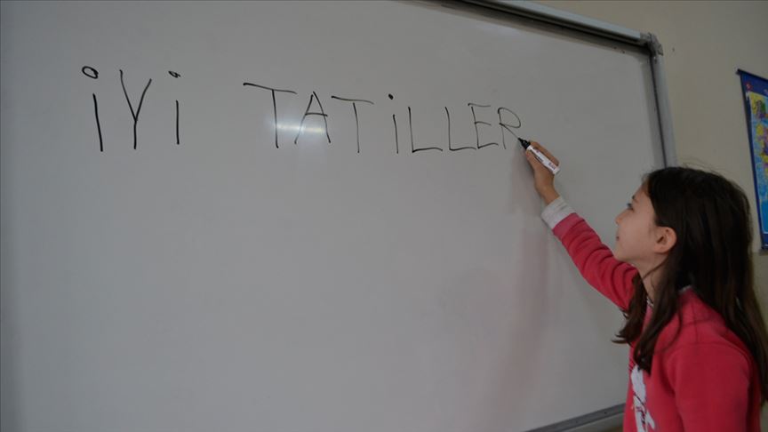 Okullarda karne zili çaldı: 18 milyon öğrenci için yaz tatili başlıyor