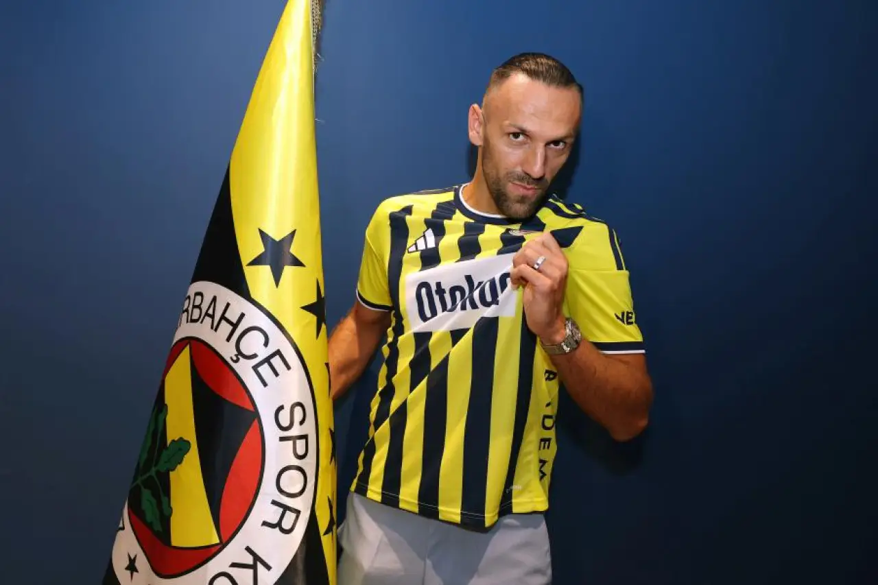 Fenerbahçe Vedat Muriqi’yi açıkladı: 3 yıllık sözleşmeye imza attı