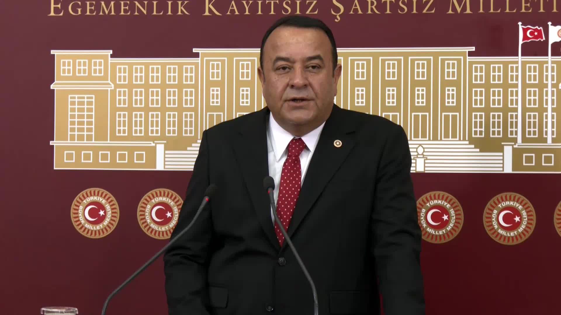 Ankara Milletvekili Adnan Beker, CHP’den istifa etti