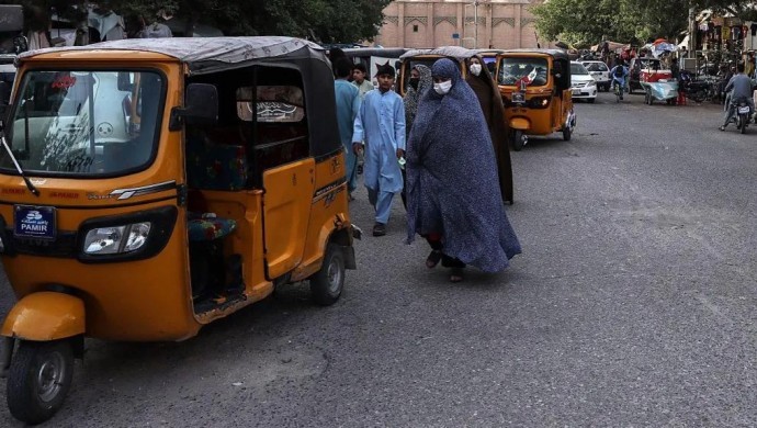 Taliban’dan örtünme baskısı: En az 10 kadın gözaltında