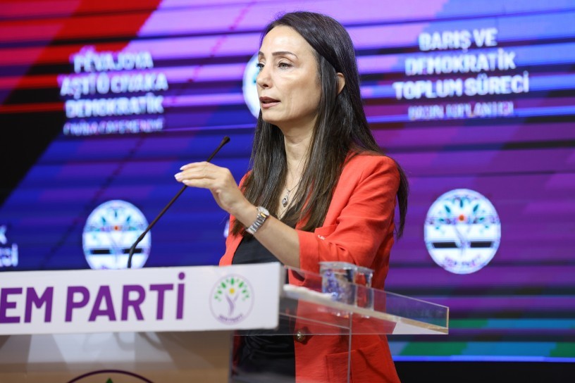 Tülay Hatimoğulları: ‘Silahlar yanıyorsa hukuk ertelenemez’