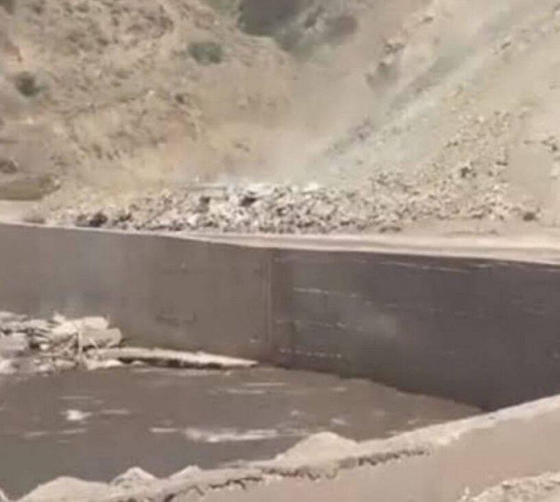 Hakkari-Van karayolu heyelan nedeniyle ulaşıma kapandı