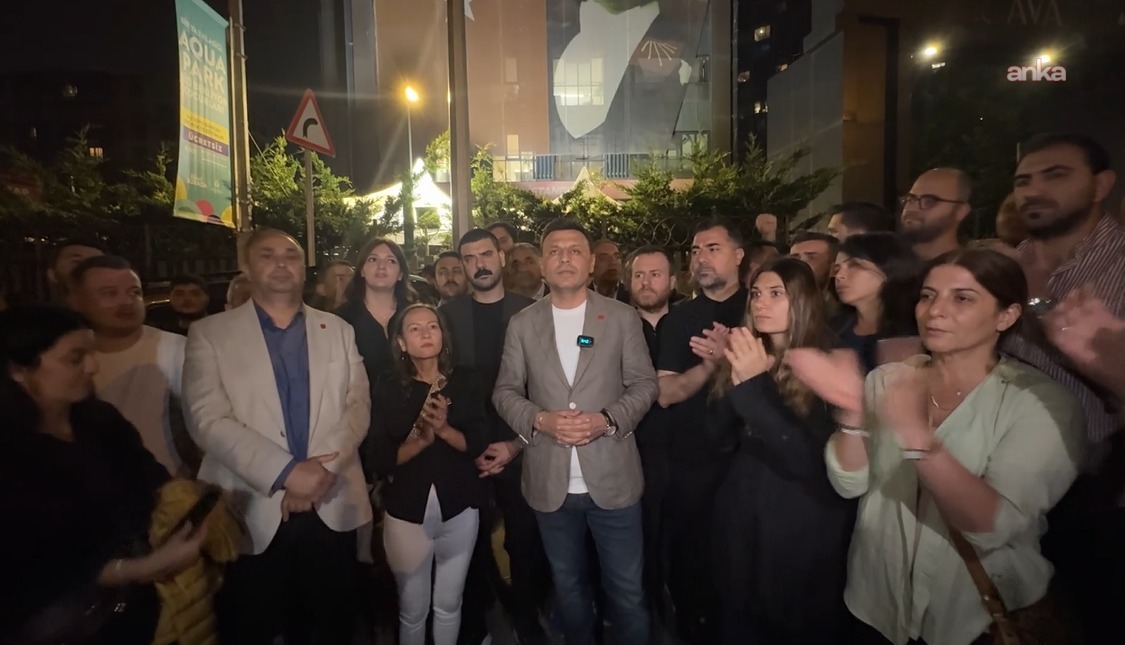 CHP İstanbul İl Başkanlığı’na polis müdahalesi: Özgür Çelik’ten açıklama