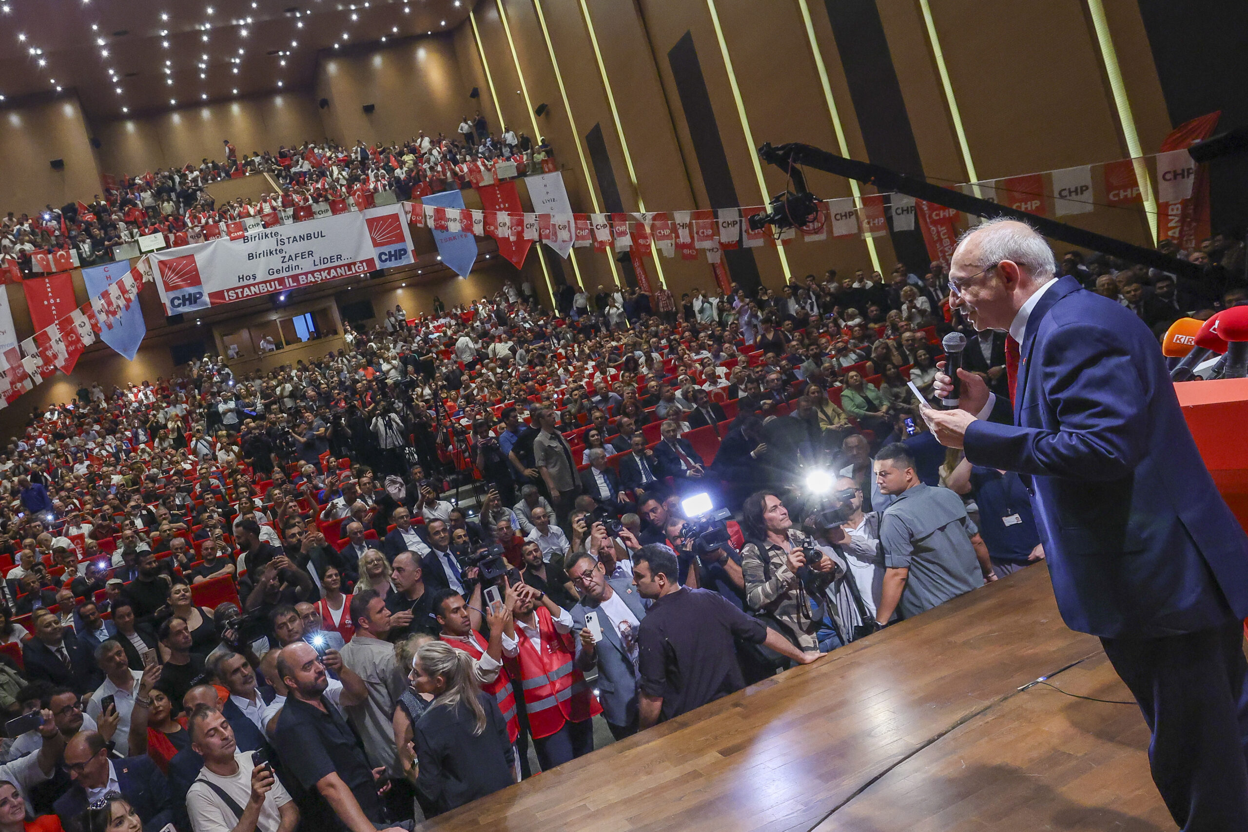 Gürsel Tekin şikayet etti: CHP’nin katılım törenindeki ‘paralı figüran’ iddiasına soruşturma