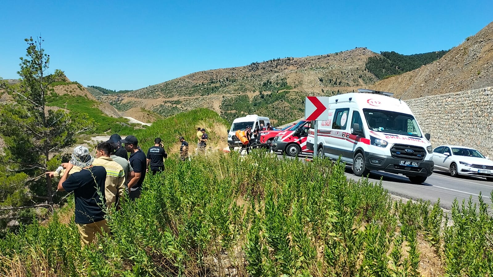 Antalya’da otomobil uçuruma yuvarlandı: 5 kişi hayatını kaybetti