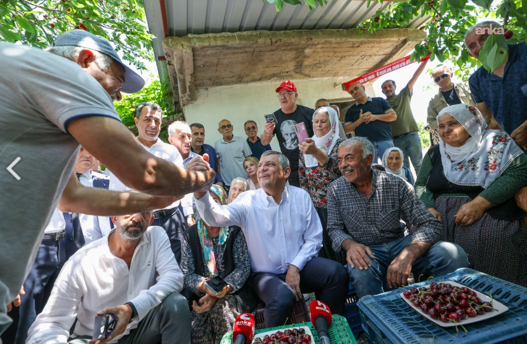 Özel, Niğde’de kiraz üreticileriyle bir araya geldi: ‘Maliyetler yüksek, fiyatlar düşük’