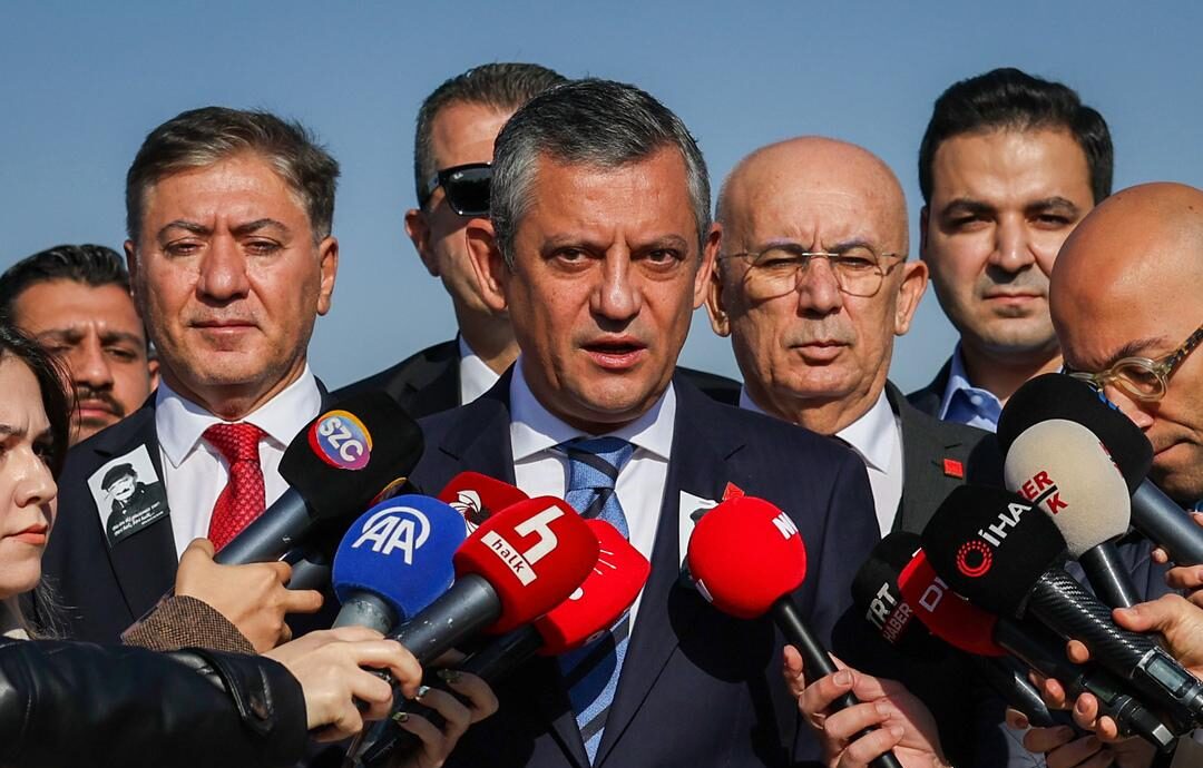 Uluslararası basın Özgür Özel’in yeni parti hamlesini nasıl gördü?