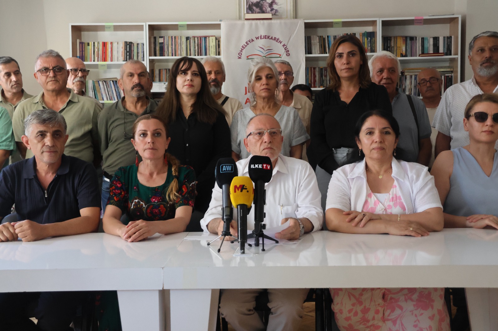 127 Kürt aydın, yazar ve şairden açıklama: ‘Abdullah Öcalan ile diyalog yolları açılmalı’