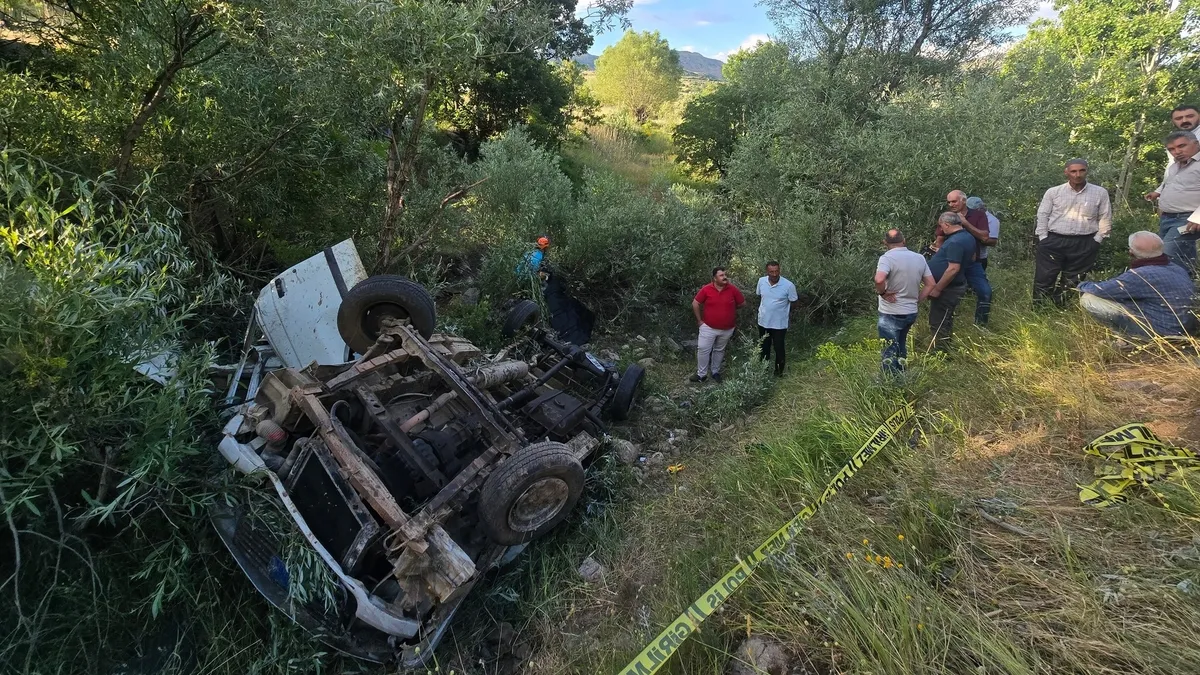 Bingöl’de kamyonet uçuruma yuvarlandı: 3 kişi hayatını kaybetti, 2 yaralı